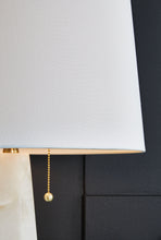 Load image into Gallery viewer, Ashley Express - Laurellen Alabaster Table Lamp (1/CN)
