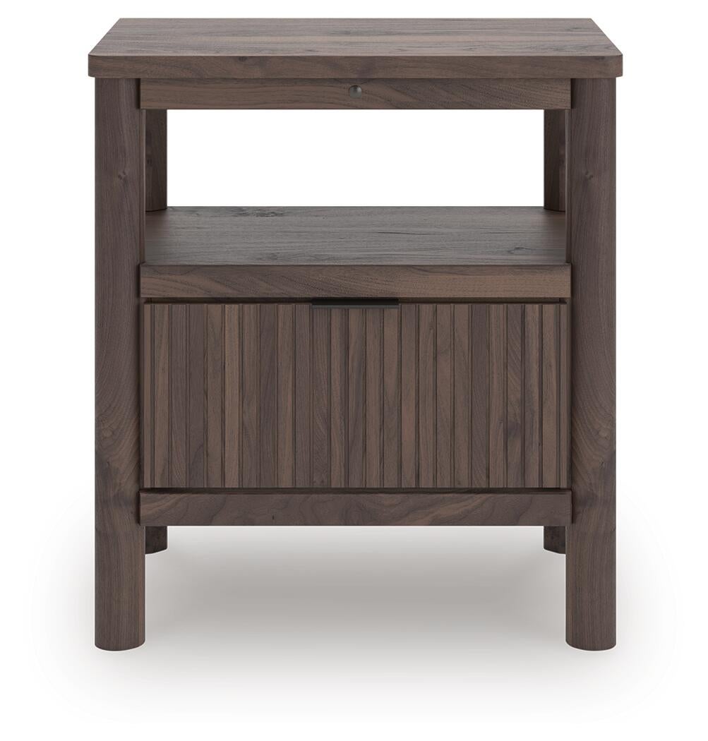Pamytta King Panel Platform Bed, Dresser, Mirror and Nightstand