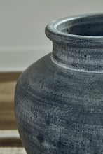 Load image into Gallery viewer, Ashley Express - Meadie Vase
