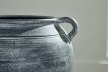 Load image into Gallery viewer, Ashley Express - Meadie Vase
