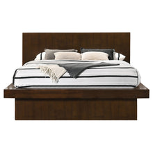 Load image into Gallery viewer, Jessica 4-piece Eastern King Bedroom Set Cappuccino
