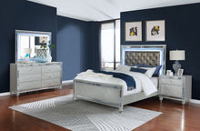 Load image into Gallery viewer, Gunnison 4-piece Eastern King Bedroom Set Silver Metallic
