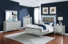Load image into Gallery viewer, Gunnison 5-piece Eastern King Bedroom Set Silver Metallic
