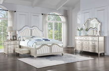 Load image into Gallery viewer, Evangeline 4-piece Queen Bedroom Set Silver Oak
