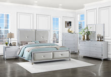 Load image into Gallery viewer, Larue 5-piece Eastern King Bedroom Set Silver
